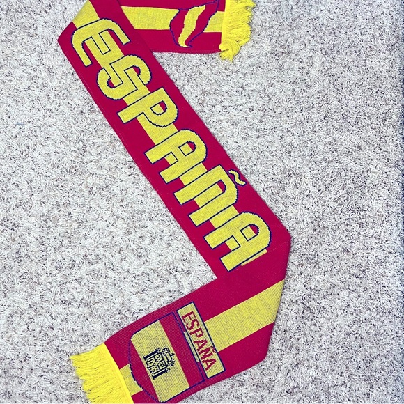 España Scarf Spain ❤️💛 - Picture 2 of 9